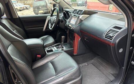 Toyota Land Cruiser Prado 150 рестайлинг 2, 2017 год, 4 300 000 рублей, 27 фотография