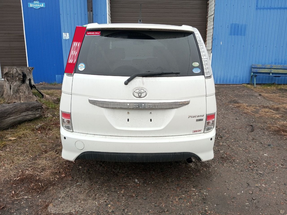 Toyota ISis I рестайлинг, 2012 год, 1 200 000 рублей, 3 фотография