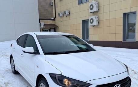 Hyundai Elantra VI рестайлинг, 2017 год, 1 200 000 рублей, 2 фотография