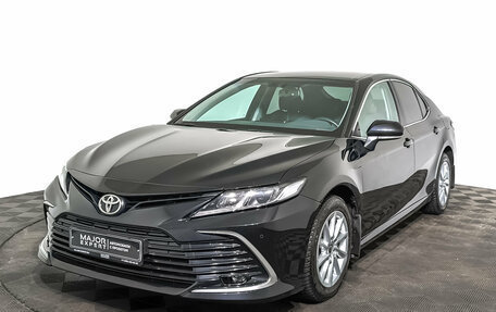 Toyota Camry, 2021 год, 2 990 000 рублей, 1 фотография
