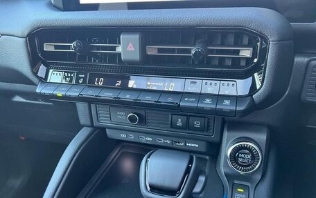 Toyota Land Cruiser Prado, 2024 год, 10 119 981 рублей, 14 фотография