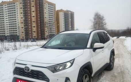 Toyota RAV4, 2020 год, 3 500 000 рублей, 3 фотография