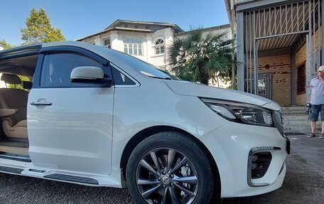 KIA Carnival III, 2018 год, 2 390 000 рублей, 3 фотография