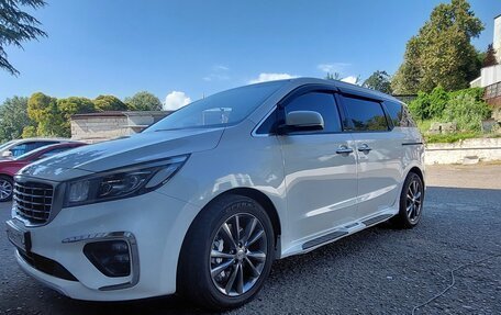 KIA Carnival III, 2018 год, 2 390 000 рублей, 10 фотография