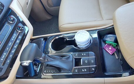 KIA Carnival III, 2018 год, 2 390 000 рублей, 18 фотография