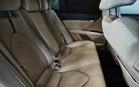 Toyota Camry, 2022 год, 3 570 000 рублей, 10 фотография