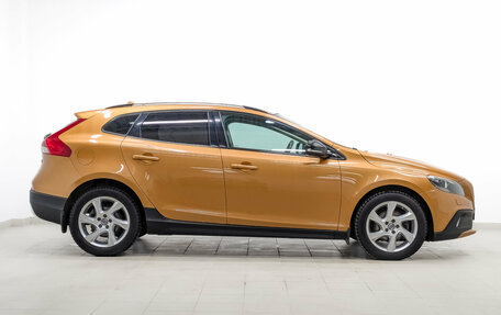 Volvo V40 II рестайлинг, 2014 год, 1 599 000 рублей, 2 фотография