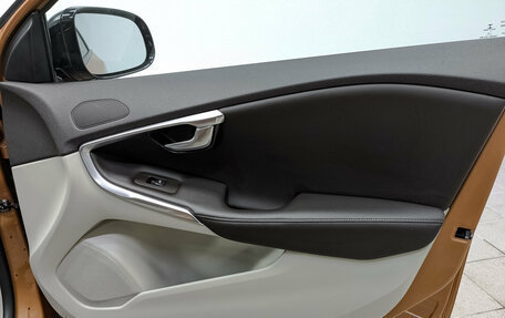 Volvo V40 II рестайлинг, 2014 год, 1 599 000 рублей, 16 фотография