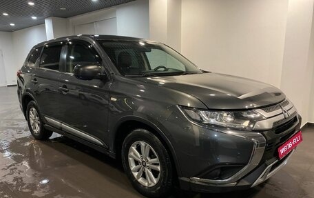Mitsubishi Outlander III рестайлинг 3, 2018 год, 1 742 000 рублей, 1 фотография