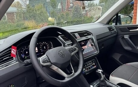 Volkswagen Tiguan II, 2021 год, 4 200 000 рублей, 4 фотография