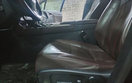 Lexus RX IV рестайлинг, 2019 год, 4 500 000 рублей, 9 фотография