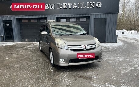 Toyota ISis I, 2013 год, 1 550 000 рублей, 2 фотография