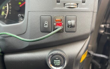 Toyota ISis I, 2013 год, 1 550 000 рублей, 14 фотография