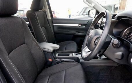 Toyota Hilux VIII, 2022 год, 3 856 000 рублей, 8 фотография