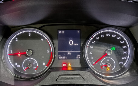 Volkswagen Multivan T6 рестайлинг, 2020 год, 5 000 000 рублей, 16 фотография