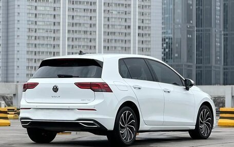 Volkswagen Golf VIII, 2023 год, 2 020 000 рублей, 1 фотография