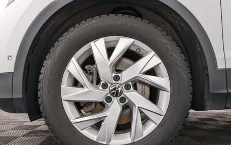 Volkswagen Tiguan II, 2021 год, 3 550 000 рублей, 12 фотография