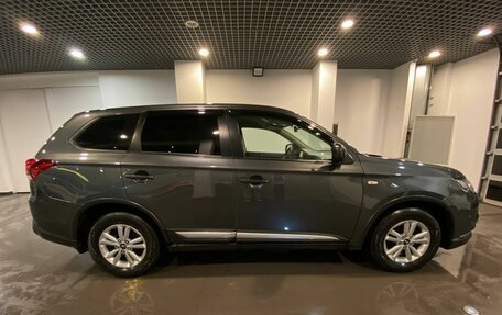 Mitsubishi Outlander III рестайлинг 3, 2018 год, 1 742 000 рублей, 2 фотография