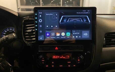 Mitsubishi Outlander III рестайлинг 3, 2018 год, 1 742 000 рублей, 13 фотография