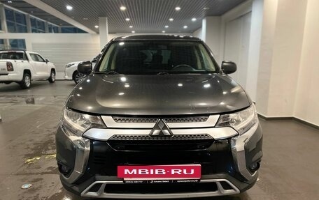 Mitsubishi Outlander III рестайлинг 3, 2018 год, 1 742 000 рублей, 8 фотография