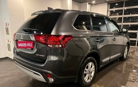 Mitsubishi Outlander III рестайлинг 3, 2018 год, 1 742 000 рублей, 3 фотография