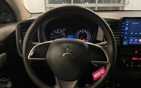 Mitsubishi Outlander III рестайлинг 3, 2018 год, 1 742 000 рублей, 10 фотография