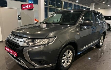Mitsubishi Outlander III рестайлинг 3, 2018 год, 1 742 000 рублей, 7 фотография