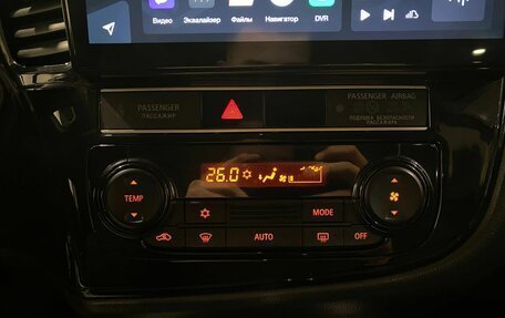 Mitsubishi Outlander III рестайлинг 3, 2018 год, 1 742 000 рублей, 15 фотография