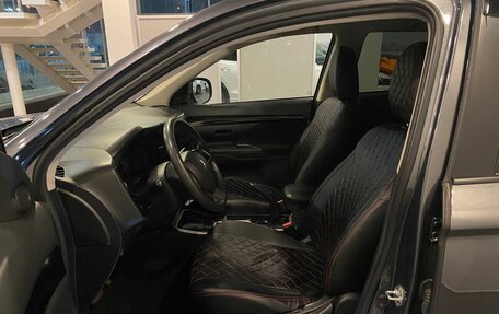 Mitsubishi Outlander III рестайлинг 3, 2018 год, 1 742 000 рублей, 16 фотография