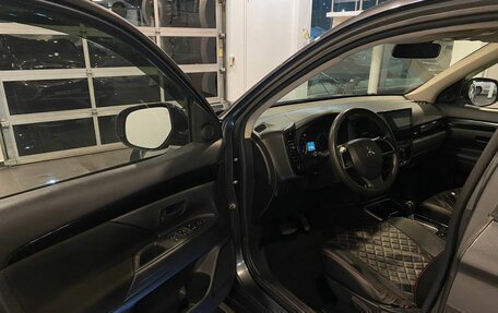 Mitsubishi Outlander III рестайлинг 3, 2018 год, 1 742 000 рублей, 20 фотография