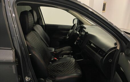 Mitsubishi Outlander III рестайлинг 3, 2018 год, 1 742 000 рублей, 28 фотография