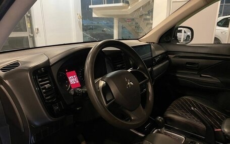 Mitsubishi Outlander III рестайлинг 3, 2018 год, 1 742 000 рублей, 22 фотография