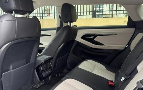 Land Rover Range Rover Evoque II, 2024 год, 4 400 000 рублей, 10 фотография