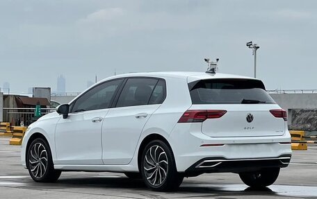 Volkswagen Golf VIII, 2023 год, 2 020 000 рублей, 3 фотография