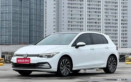 Volkswagen Golf VIII, 2023 год, 2 020 000 рублей, 2 фотография