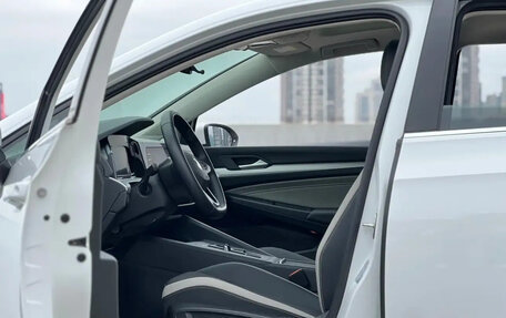 Volkswagen Golf VIII, 2023 год, 2 020 000 рублей, 10 фотография