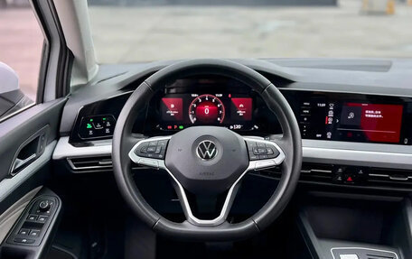 Volkswagen Golf VIII, 2023 год, 2 020 000 рублей, 21 фотография