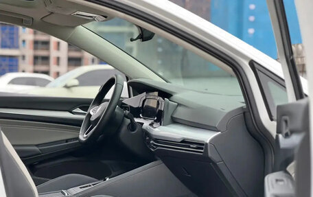 Volkswagen Golf VIII, 2023 год, 2 020 000 рублей, 18 фотография