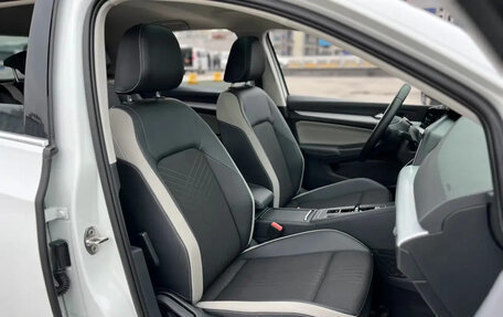 Volkswagen Golf VIII, 2023 год, 2 020 000 рублей, 26 фотография