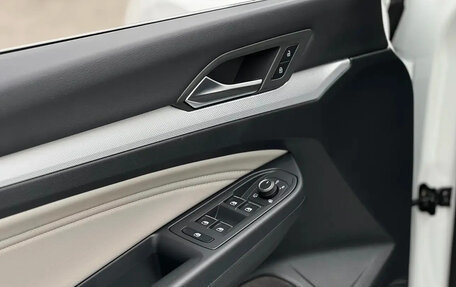 Volkswagen Golf VIII, 2023 год, 2 020 000 рублей, 29 фотография