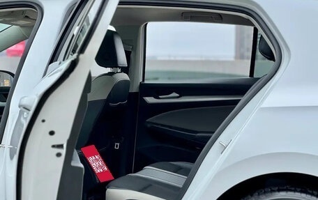 Volkswagen Golf VIII, 2023 год, 2 020 000 рублей, 25 фотография