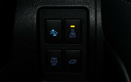 Toyota Land Cruiser 200, 2019 год, 7 359 000 рублей, 13 фотография