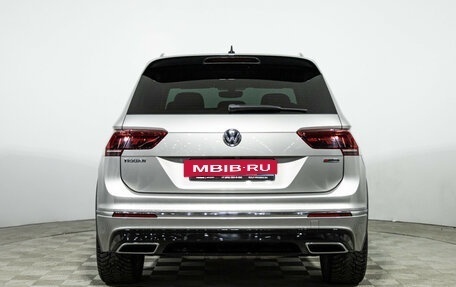 Volkswagen Tiguan II, 2018 год, 3 199 000 рублей, 6 фотография