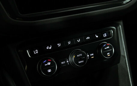 Volkswagen Tiguan II, 2018 год, 3 199 000 рублей, 19 фотография