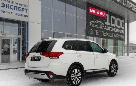 Mitsubishi Outlander III рестайлинг 3, 2020 год, 2 450 000 рублей, 6 фотография