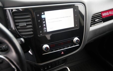 Mitsubishi Outlander III рестайлинг 3, 2020 год, 2 450 000 рублей, 13 фотография