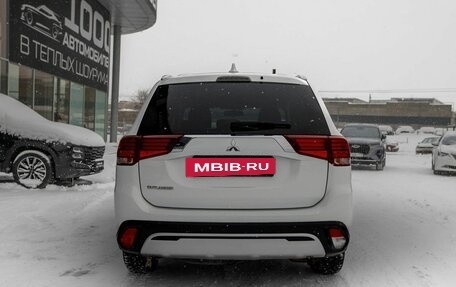 Mitsubishi Outlander III рестайлинг 3, 2020 год, 2 450 000 рублей, 7 фотография