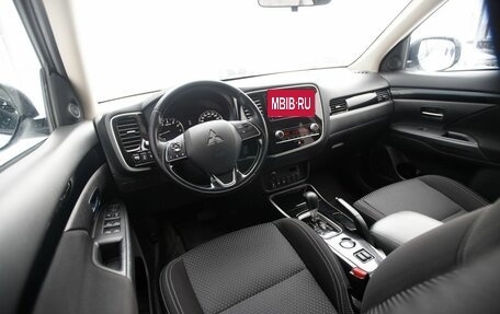 Mitsubishi Outlander III рестайлинг 3, 2020 год, 2 450 000 рублей, 9 фотография