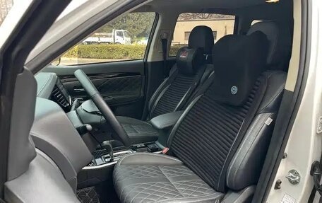 Mitsubishi Outlander III рестайлинг 3, 2021 год, 1 826 000 рублей, 8 фотография