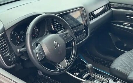 Mitsubishi Outlander III рестайлинг 3, 2021 год, 1 826 000 рублей, 9 фотография